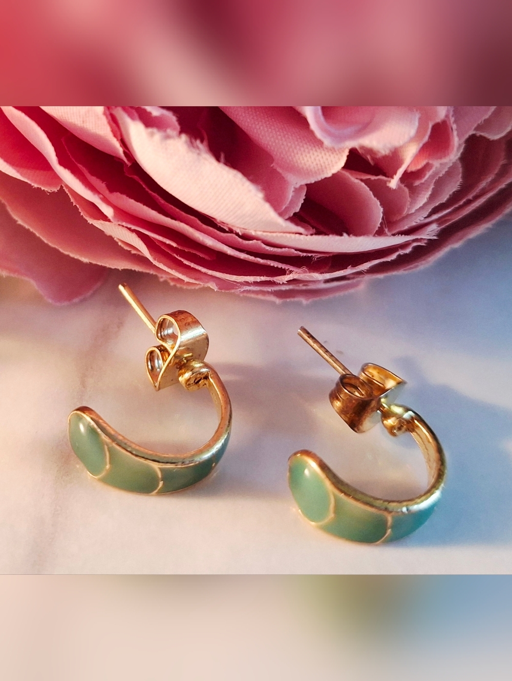 Vintage 80s 💚✨️Pretty Hoop Earrings